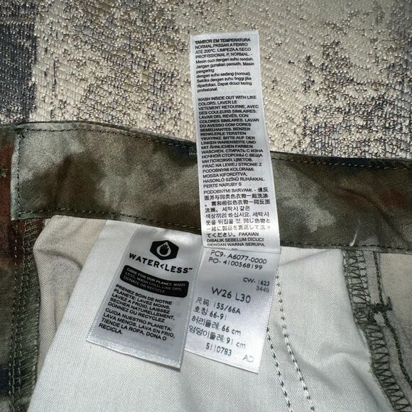 NWT Levi's Premium Women's Pants Baggy Camo Cargo Watercolor Print $108 Sz 26x30 - Picture 9 of 12